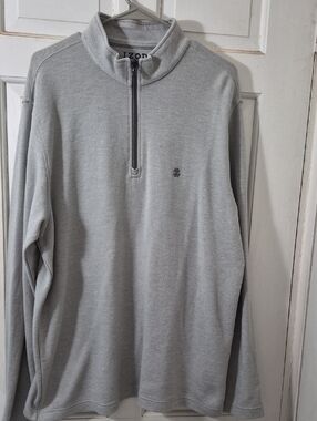 Izod Men's Light Gray Half-Zip Pullover Sweater